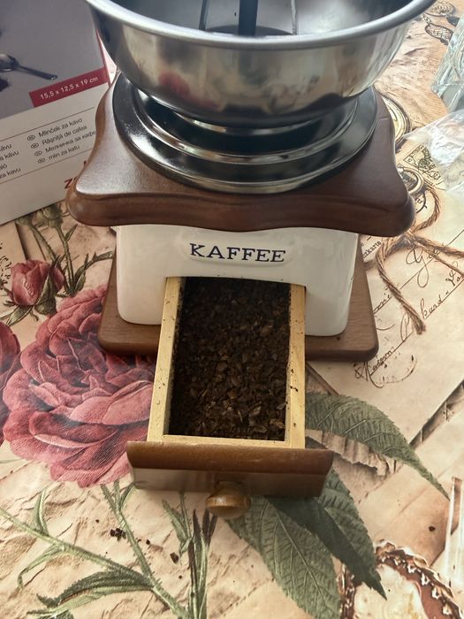 Ретро ръчна кафемелачка – нова, немско качество