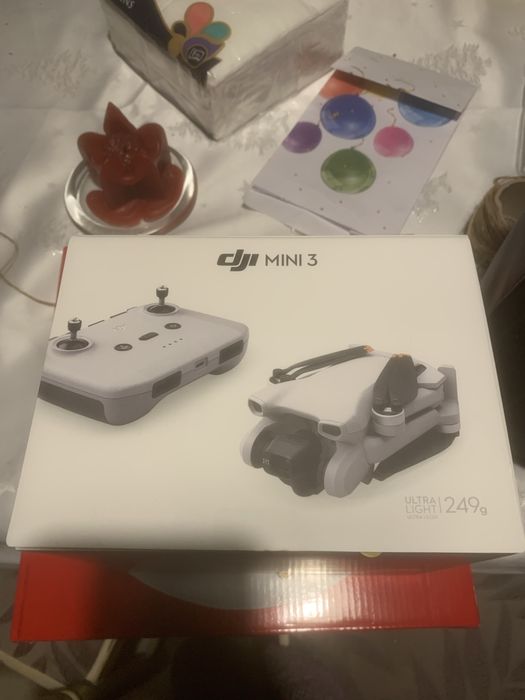 DJI mini 3 със два контролера