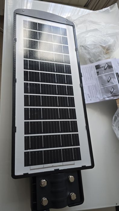 Продавам соларен прожектор