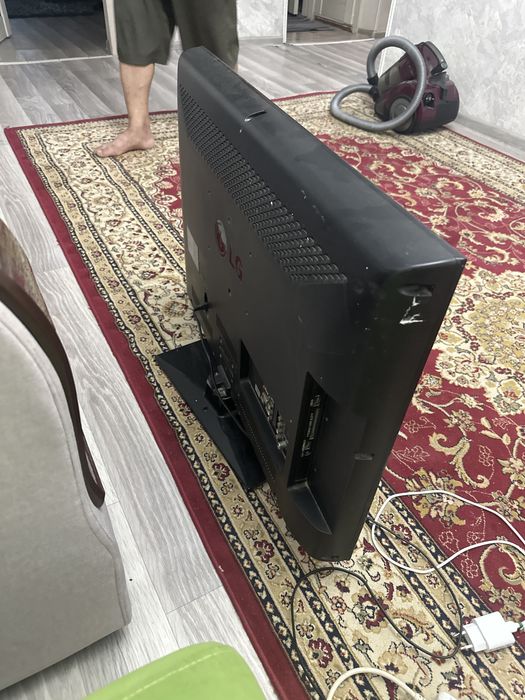 Телевизор LG с пултом