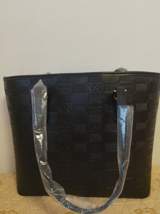 Vând geanta Michael Kors