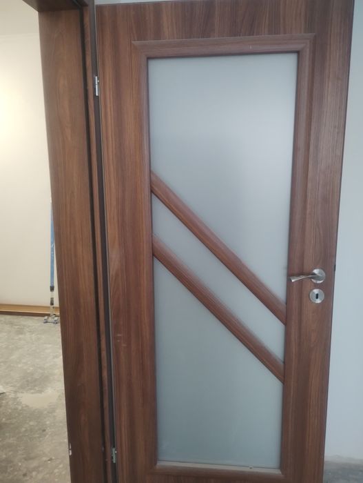 Врати, продавам крила, акация