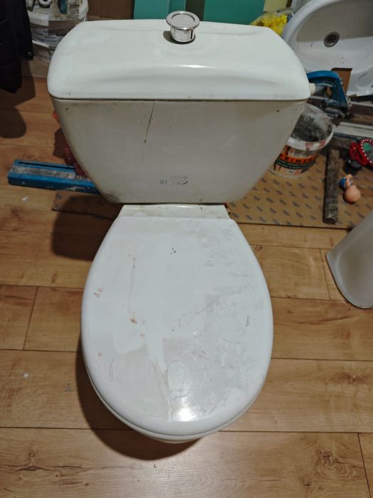 Строительный унитаз (туалет), раковина