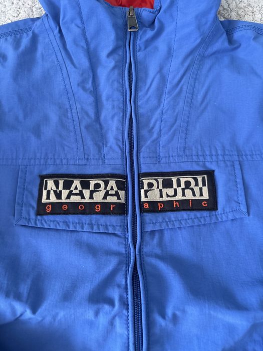 Яке Napapijri.