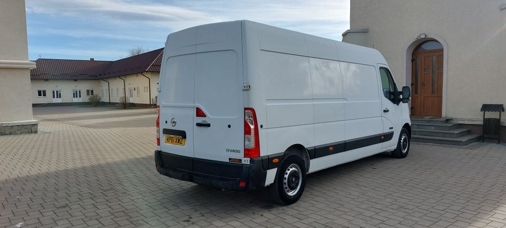 Nissan V400 din 2013 motor Volan pe dreapta Anglia