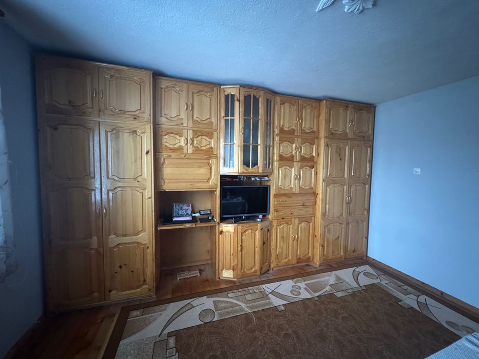 Масивна секция от дърво