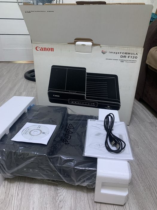 Это сканер документов Canon imageFORMULA DR-F120 черного цвета.