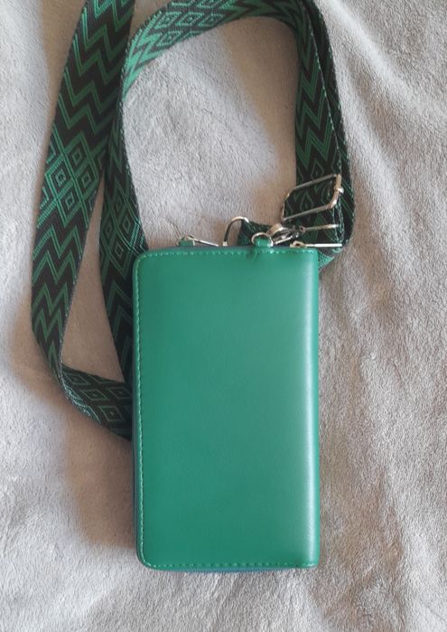 Зелена чантичка портфейл