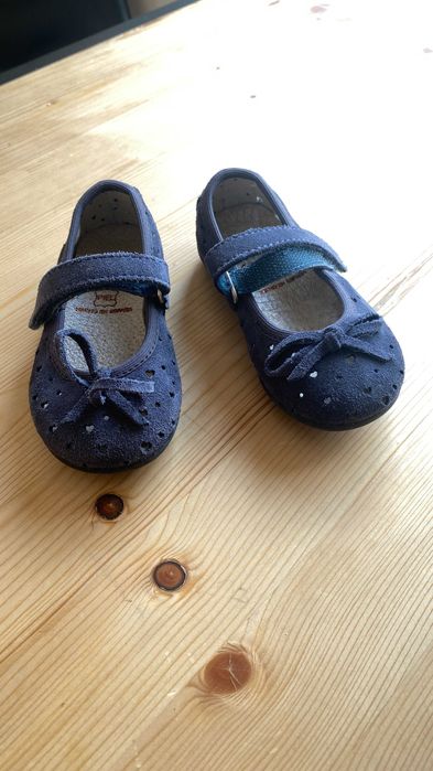 Много запазени и стилни момичешки обувки от чиста кожа