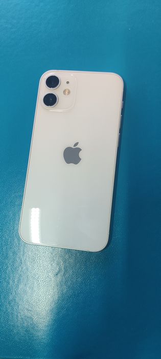 Продам Айфон 12 mini.
