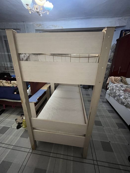 кровать двухяростный