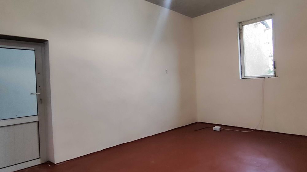 Янги курилган уй сотилади 2 сотик 3 хона ва дарвозахона жами 200м2