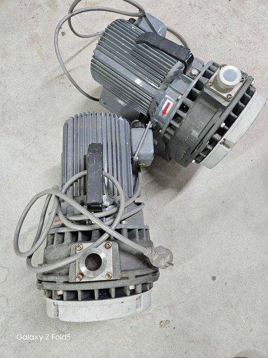 Вакуум помпи Scrollvac SC 15 D (безмаслена спирална вакуум помпа)