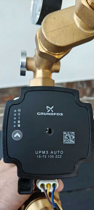 Смесителен модул ( помпена група ) за подово отопление с вентили и помпа Grundfos