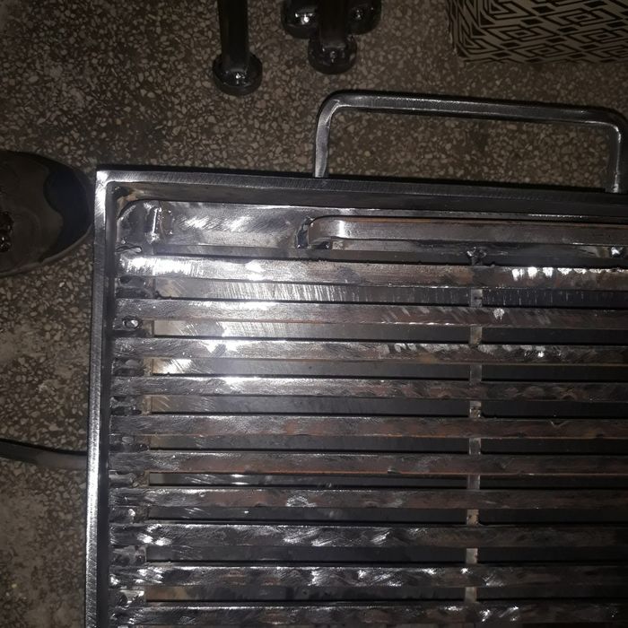 Grătare cu picioare detasabile