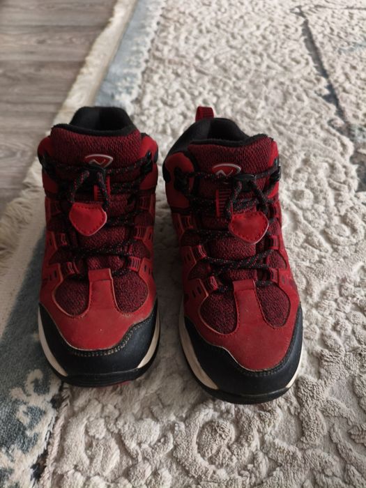 продам ботинки на девочку