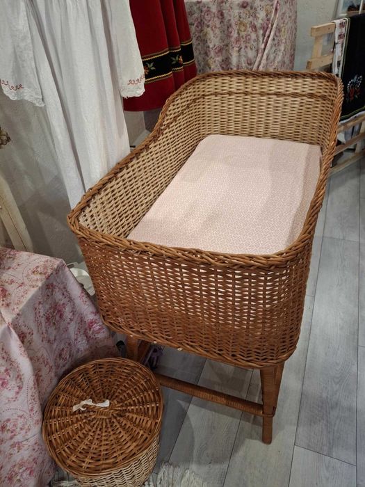 Бебешко кошче ръчно плетено