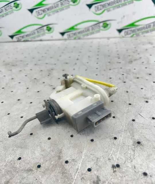 Broasca cu vacuum usa fata stanga 3A0862153B Volkswagen VW Passat 1995