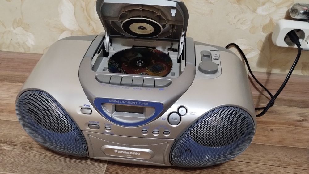 Продам стереомагнитолу Панасоник