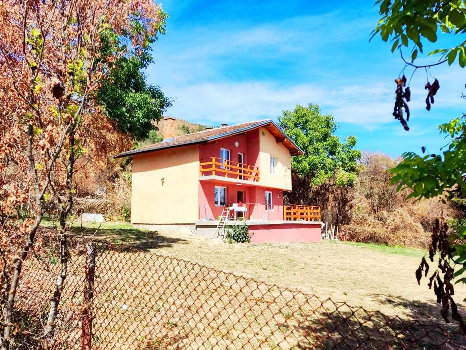 X Property предлага за продажба къща в с. Рани луг