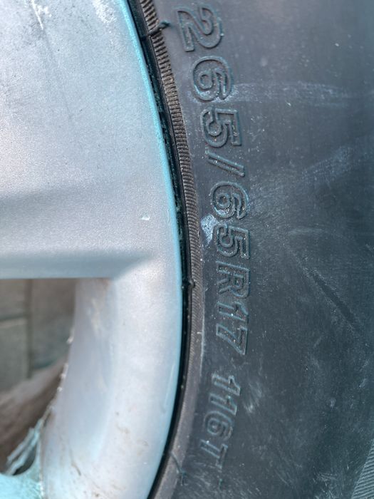 Продам шины с дисками 16 и 17