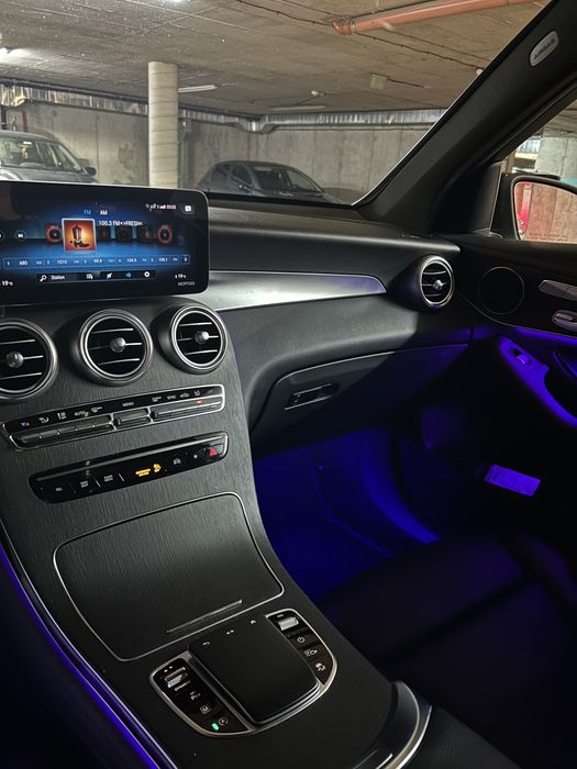 MERCEDES- BENZ GLC 300 4matic AMG Night Panorama