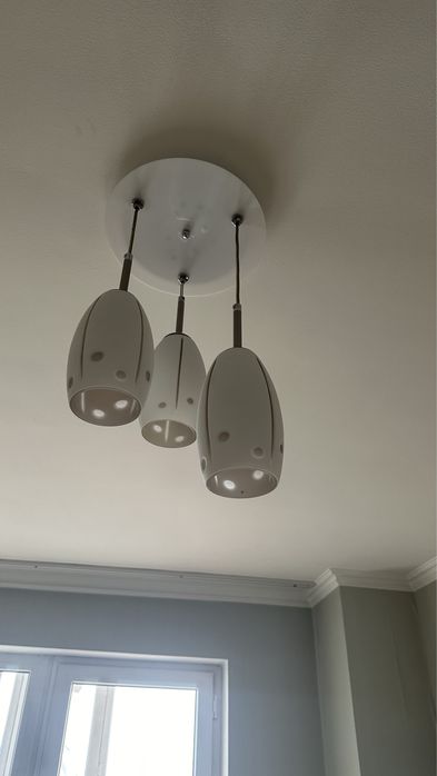 Срочно продам люстры