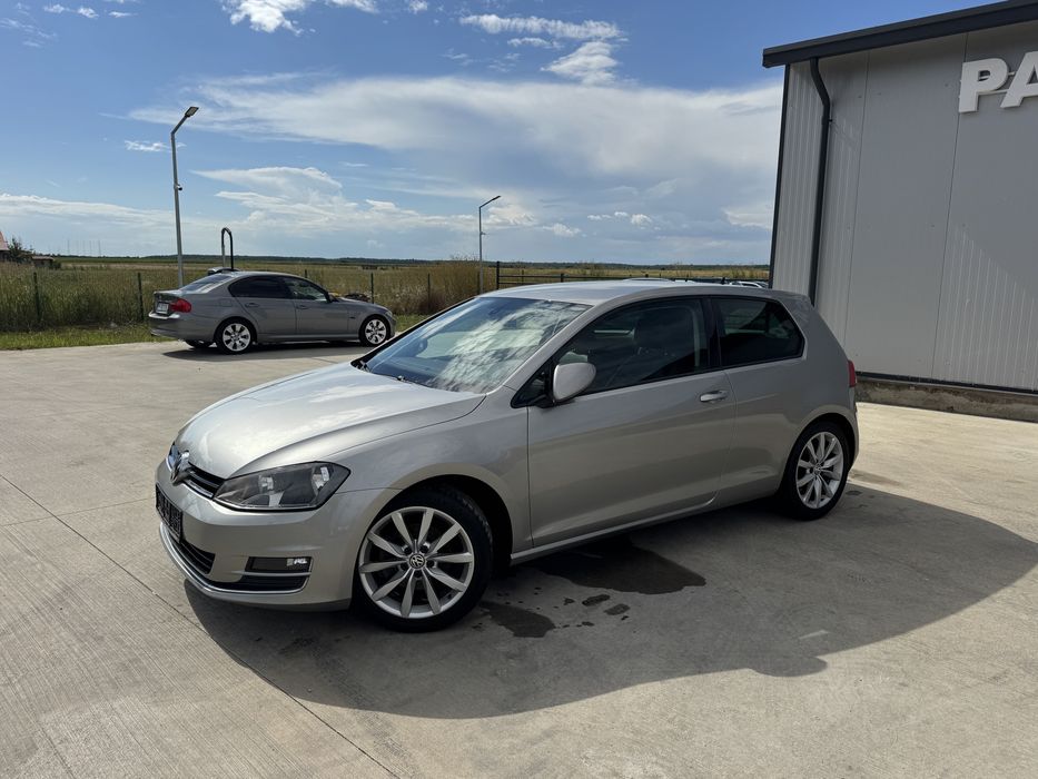 VOLKSWAGEN Golf 2013