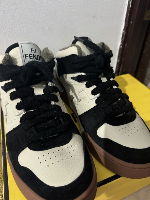 Сатылады аяк киімдер