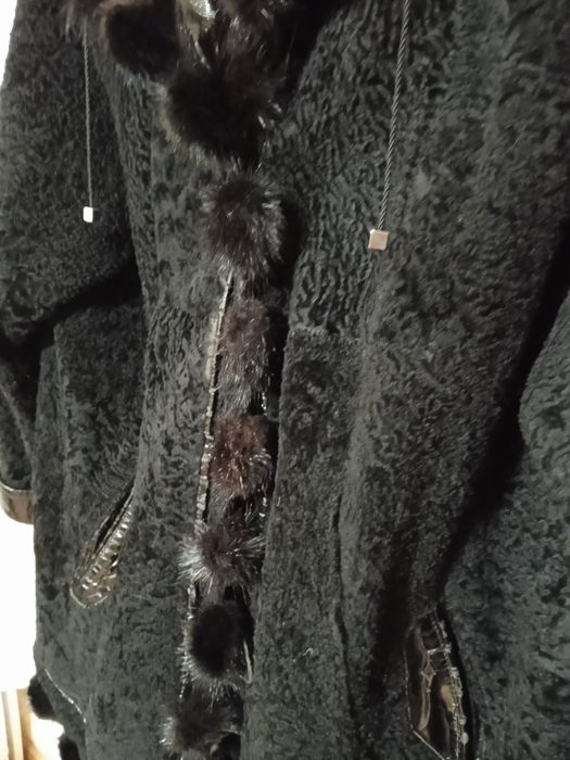 Продам каракулевую шубу