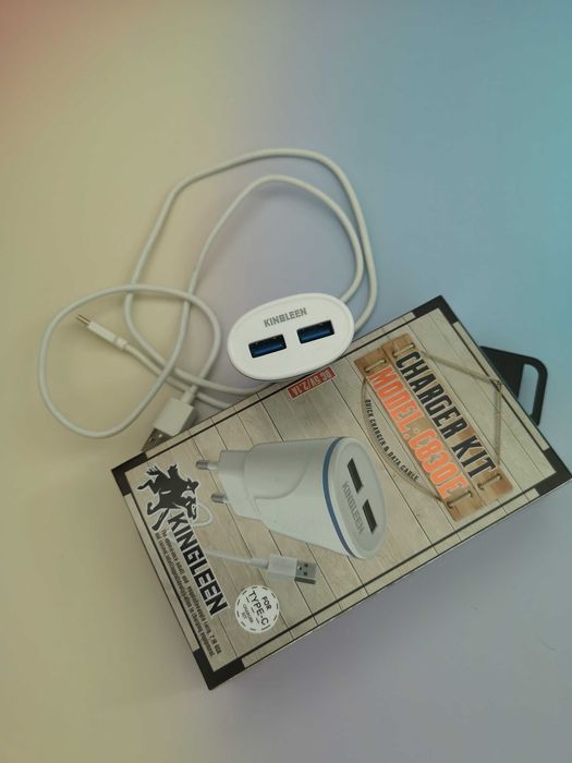 Зарядно устройство Kingleen модел C830E с два USB порта бързо зареждане с изходна мощност DC 5V/2.1A