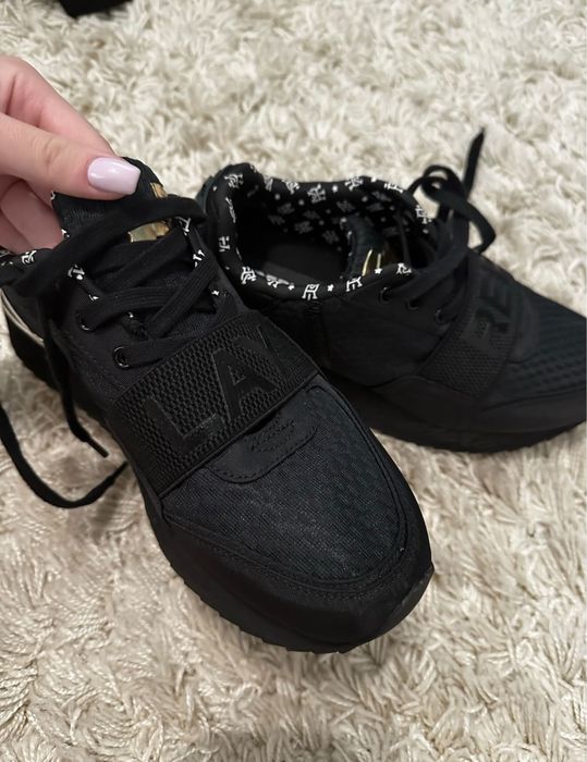 Чисто НОВИ сникърси - REPLAY