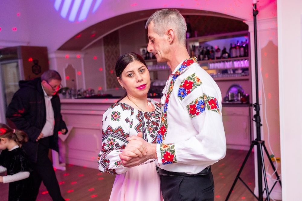 Vând rochii mama fica