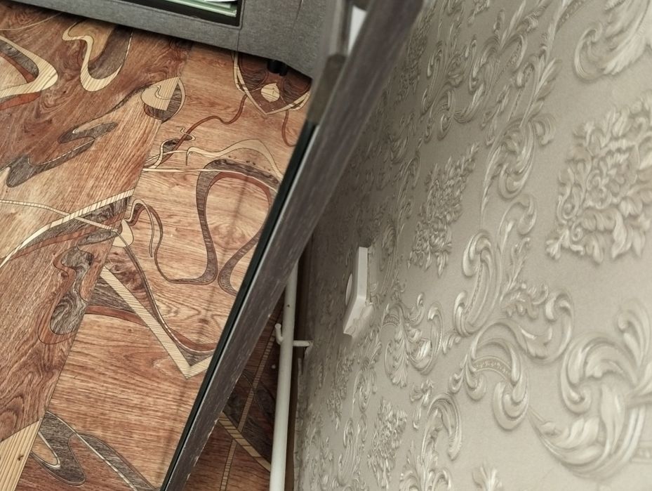 Продам зеркало настенное 1м*1м