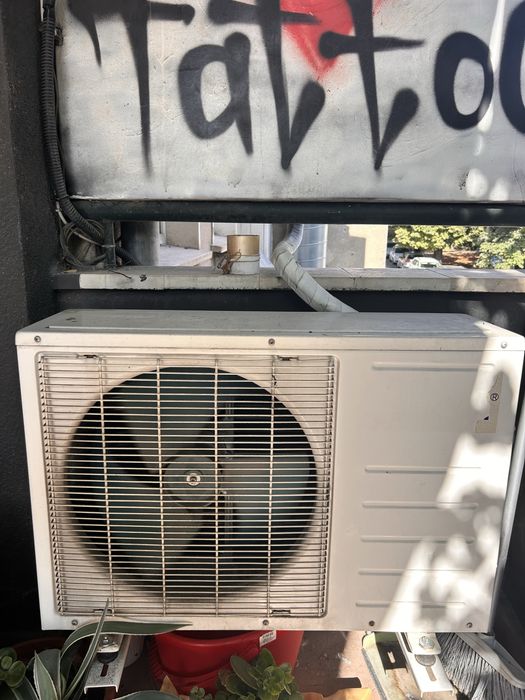 Продавам демонтиран климатик Midea 12 000 BTU (Охлаждане и Отопление)