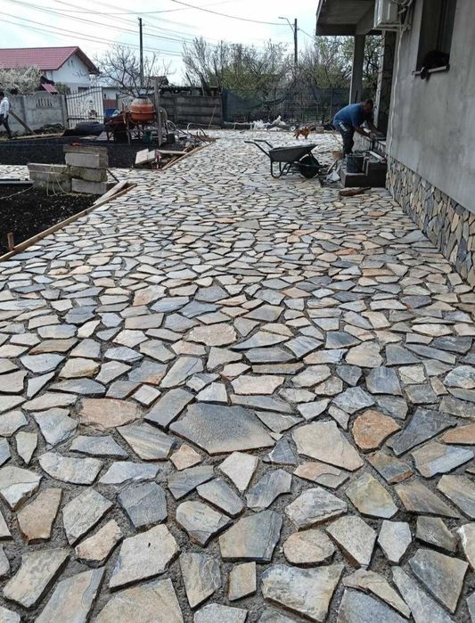 Vând piatră naturală de munte poligonală și montez