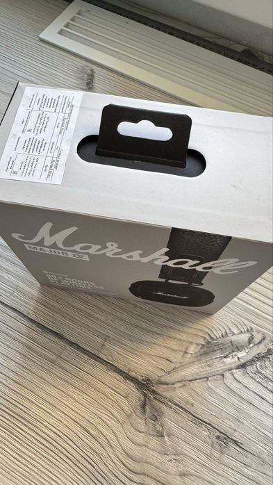 Наушники в подарок часы