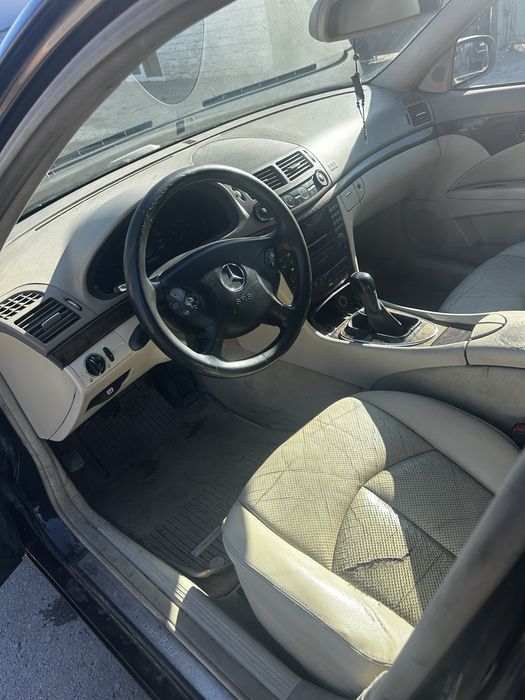 Mercedes  E 220 w211