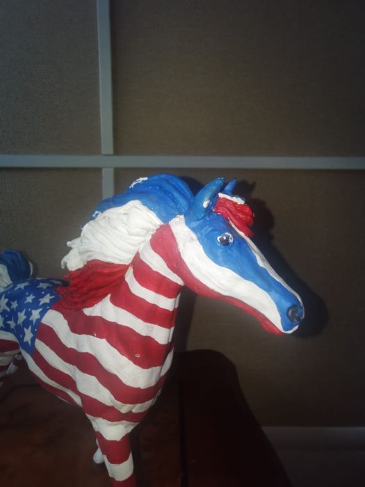 Колекционерска антикварна фигура  кон персонализиран модел на Breyer