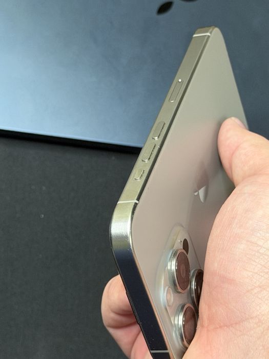 IPhone 15 pro 256gb ideal