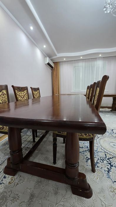 Продам гостевой стол с комплектом стульев