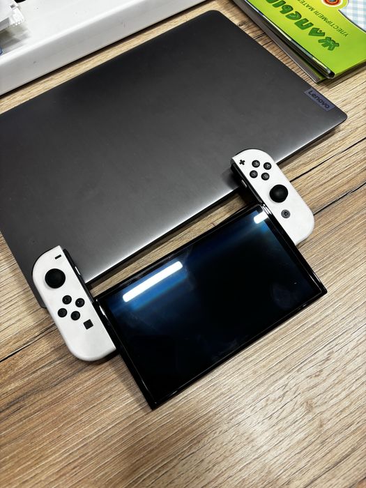 Игровая приставка Nintendo Switch OLED белый