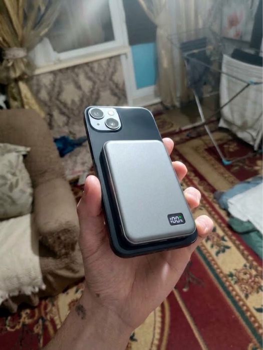Продам iPhone 13 128GB Midnight + MagSafe Powerbank