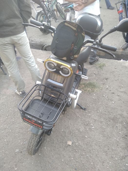 Скутер сотилади холати  зор 300долор ками бор