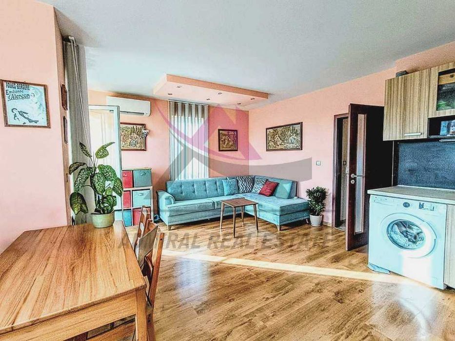 Тристаен -обзаведен-Бриз