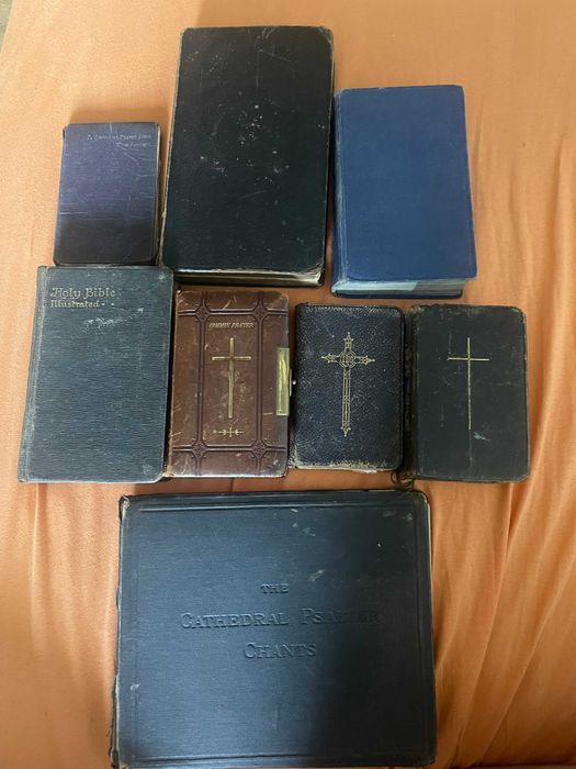 7 carti religioase  : Biblia / Biblie / Carti de rugăciuni