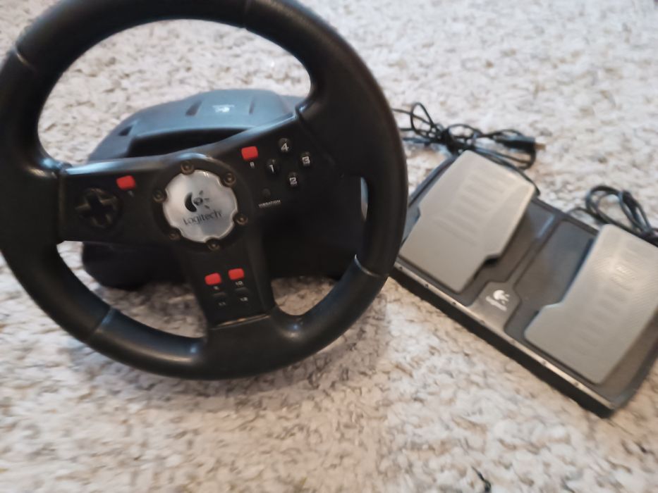 Volan Racing wheel  pedale și schimbător Logitech  pt PC laptop