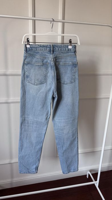 Голубые джинсы Zara