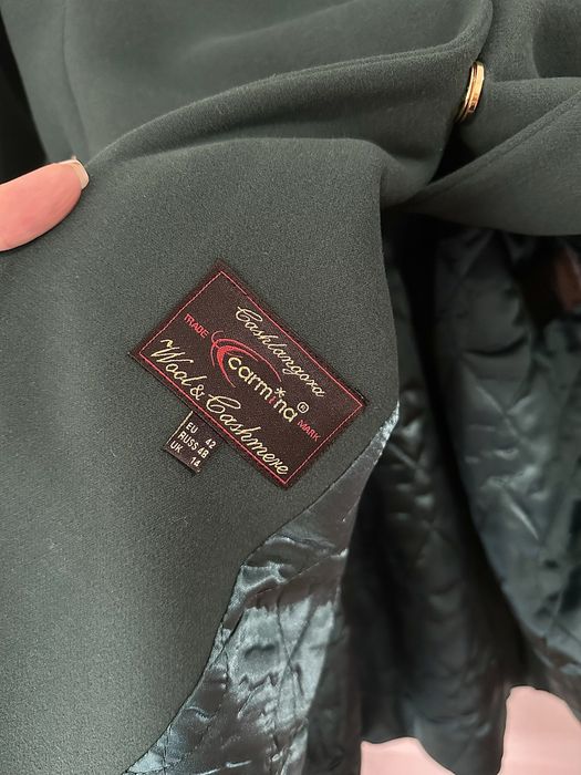 Palton nou cu etichetă