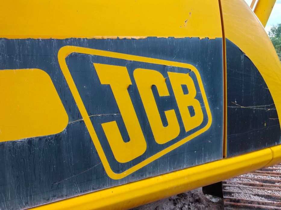 Продавам багер JCB JS210 LC - 21 тонен с еднокубикова кофа, много добре поддържан на 5300 моточаса
